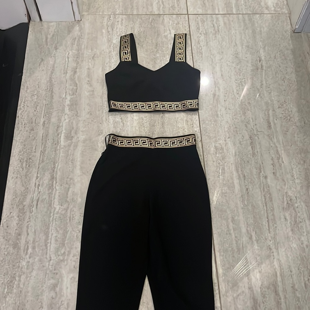 Kimcine curve crop tank and legging set